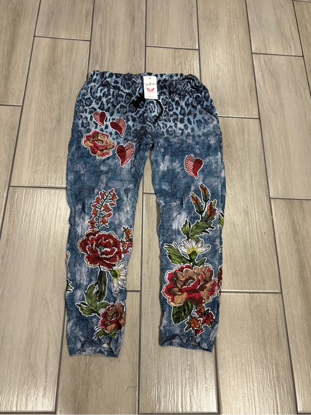 NWT Gigi Moda Fall & Dahlia
Flowers pants